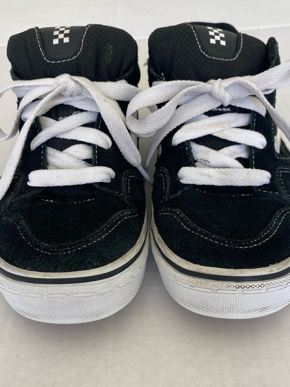 Vans Kids / Youth Black and White Low-Top Skate Sneakers size 7 - Picture 3 of 10